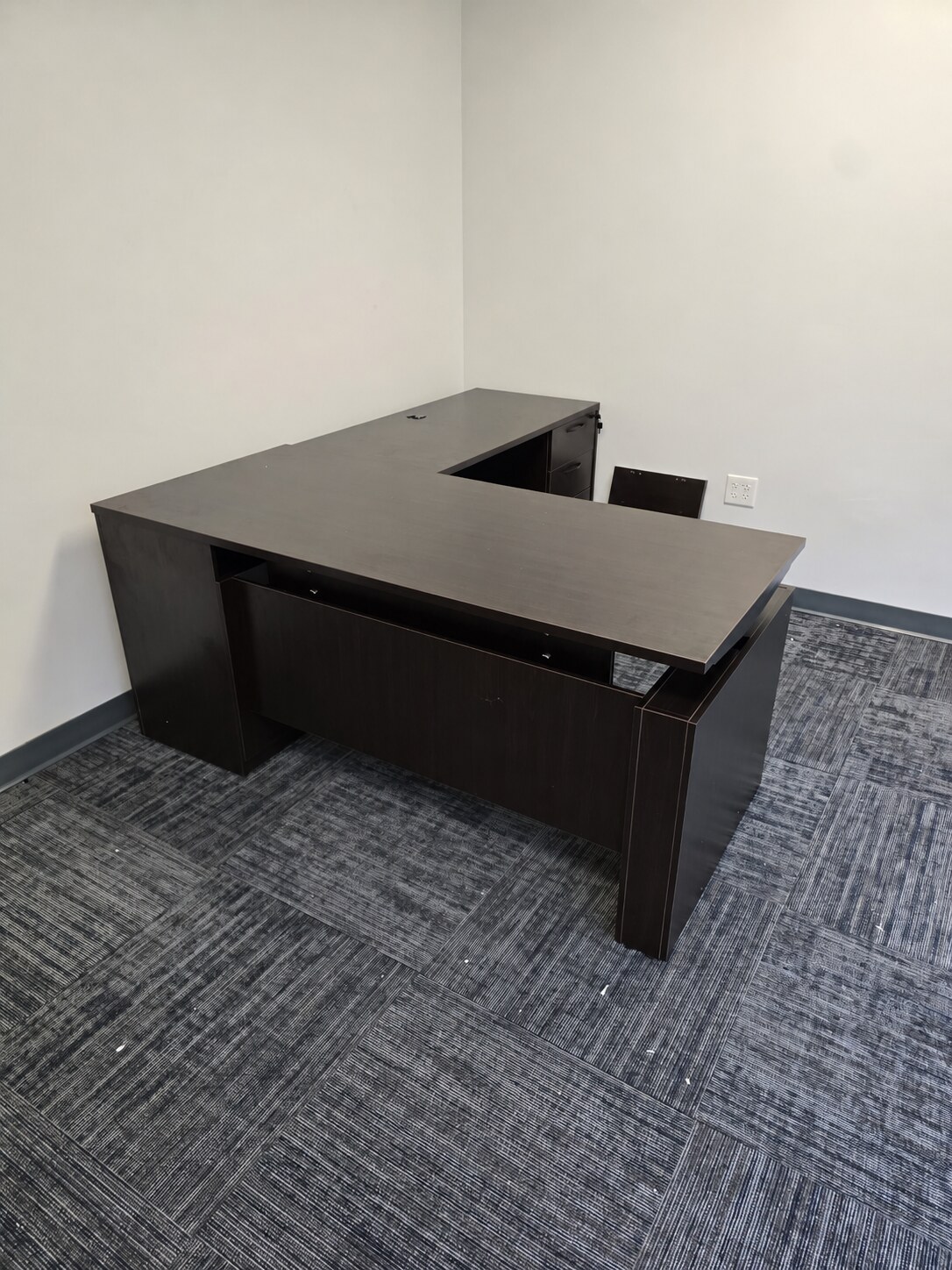 Detailed executive desk installation by RDS Installations